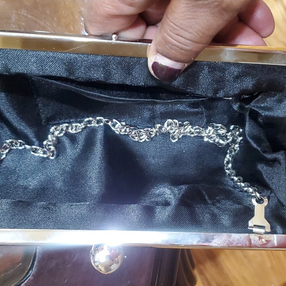This is a nice beaded clutch just some beads missing on one side ,not notice - Picture 5 of 7